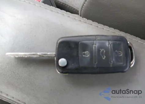 2005 Volkswagen New Beetle Gls z USA, uszkodzony, nr VIN 3VWCK31C75M413746